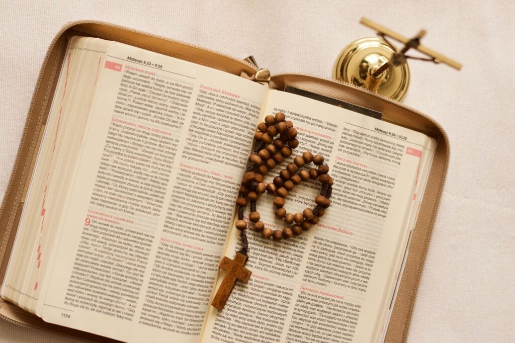 Finding Strength in the Midst of Adversity: Biblical Examples prayer faith